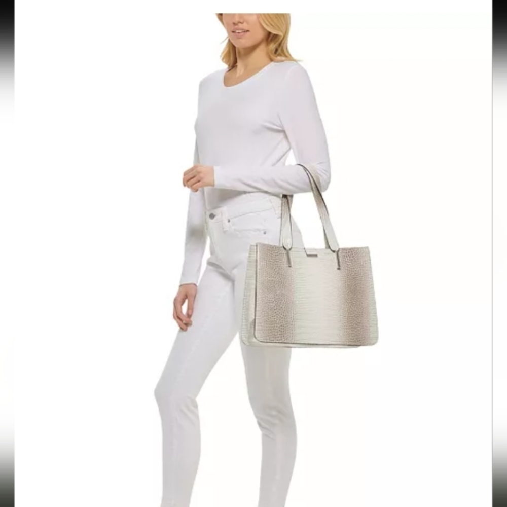 Calvin Klein - Picture 3 of 9
